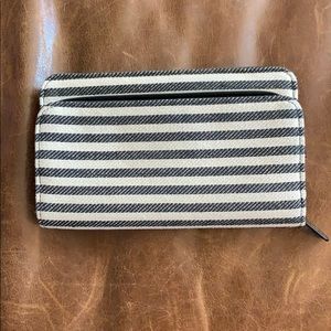 Thirty one wallet